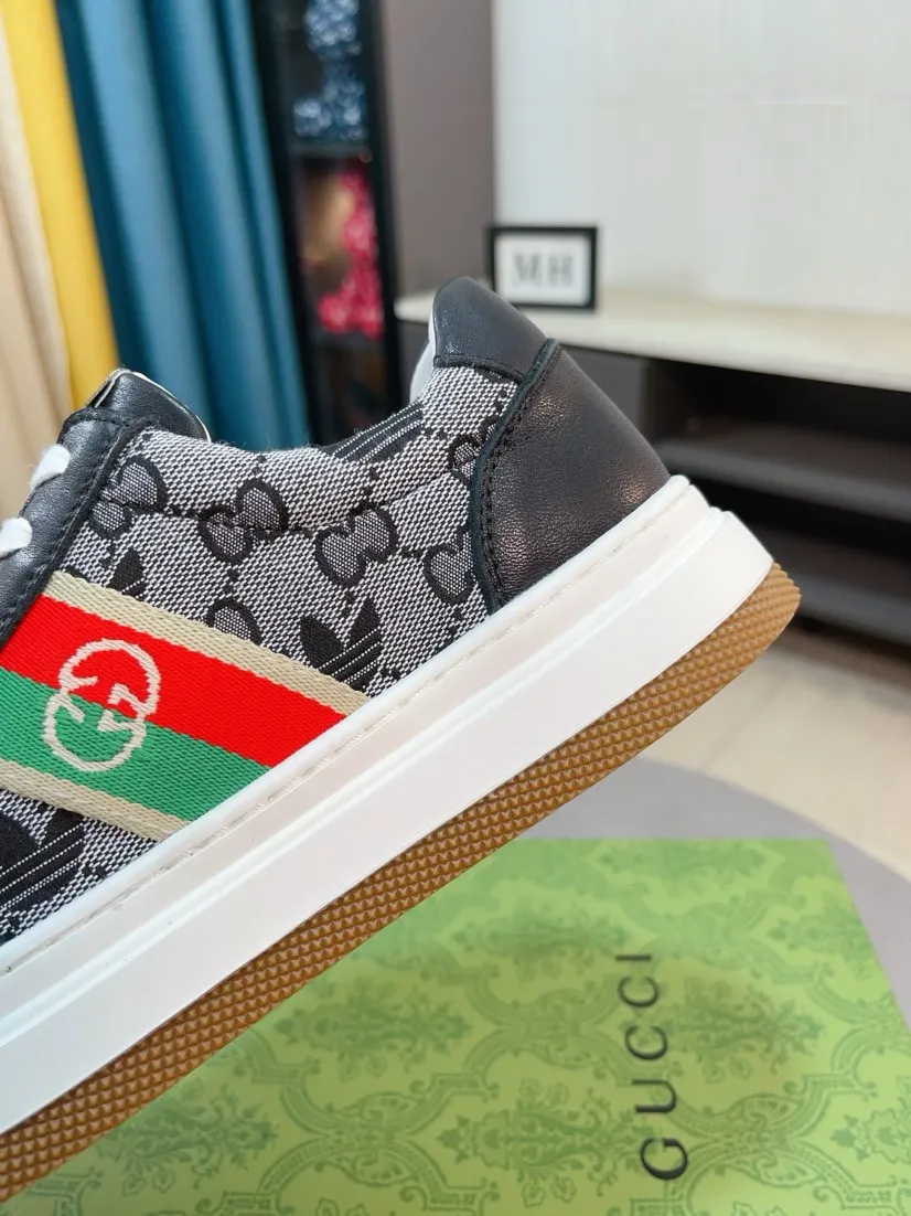 Men's shoes 💰420🌹🌹[GUCCI] Gucci's new lace-up casual men's shoes are on the market first, and the materials and workmanship are superior to all versions on the market. The highest quality shipped first-layer cowhide with imported original perforated materials➕genuine leather lining, privately molded soft outsole, high foot comfort, imported special materials highlight the brand's unique charm, high-end customization 38-44